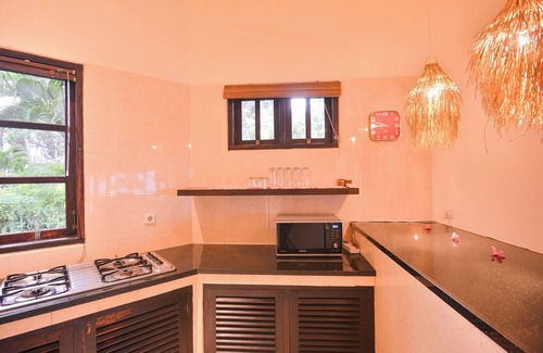 Dencarik Villa | Villa Bundar: Luxury Beachfront Villa Con Personal