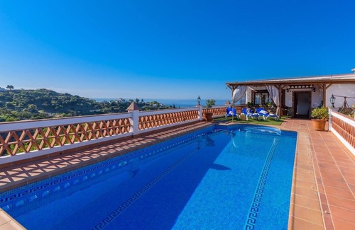 Almuñécar Villa | Villa Camarón Almuñécar by Ruralidays