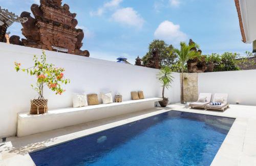 Batubelig Villa | Villa Canggu Beach Coconut - walking distance to Beach & Bars!