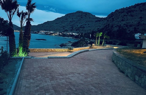 Pefkos Villa | Villa en la playa con Infinity Pool