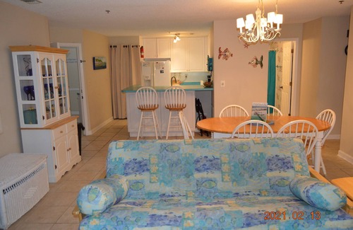 North Topsail Beach Complejo | Villa Capriani Resort Ocean Front #2- King SuiteTwo