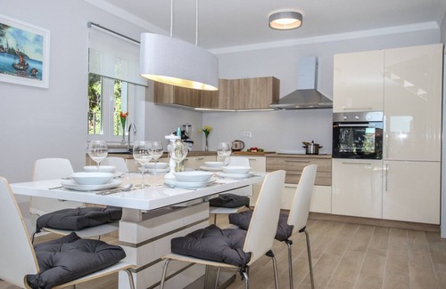 Mugeba Villa | Villa Cecilia with Private Pool near Aquacolors