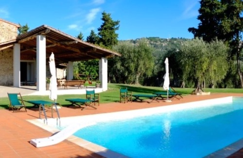 Stiava Apartamento | Apartamento de vacaciones ubicado en villa toscana con piscina ubicada en el corazón de Versilia
