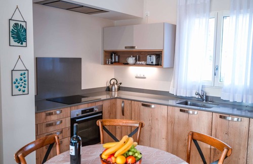 Castelnau-de-Montmiral Villa | Villa de lujo de 2 dormitorios y 2 baños con piscina climatizada en Chateau Vineyard Estate