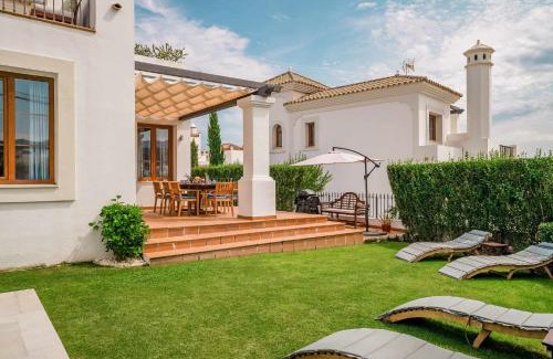 Nueva Milla de Oro Villa | Villa con piscina climatizada y vistas al Golf