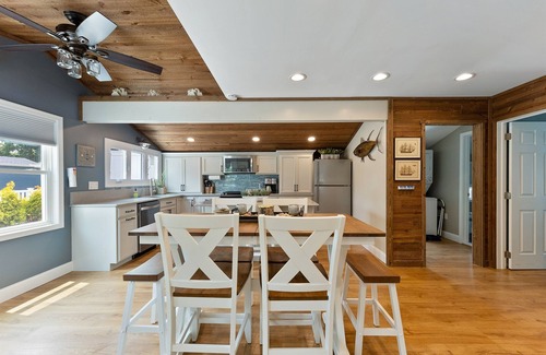 Del Haven Casa | Villa Cottage w/ Hot Tub+Fenced Yard–Pet-Friendly!