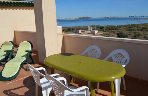Los Nietos Apartamento | Gran ático con terraza, piscina comunitaria, vistas al mar.