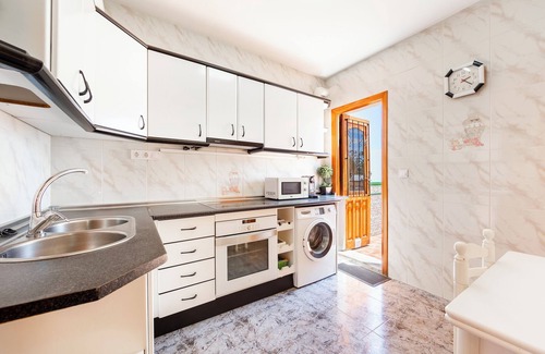 Fernan Perez Villa | Villa 'Cruz' con terraza privada, balcón y aire acondicionado