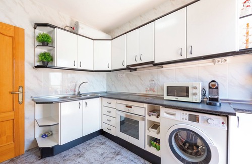 Fernan Perez Villa | Villa 'Cruz' con terraza privada, balcón y aire acondicionado