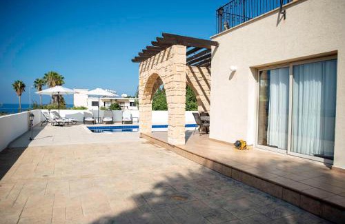 Kissonerga Apartamento | Villa Cynthiana 4- 300m from the sea 3 bedrooms 3 bathrooms