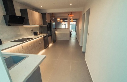 Sainte-Anne Villa | Villa d'Exception avec Piscine - 3 Min de la Plage 4 chambres climatisées