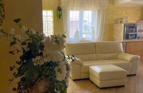 Anzio Villa | VILLA DAL PESCATORE Apartment - Elegant Retreat between Anzio & Nettuno with Garden and refined Patio - Train Station 500mt