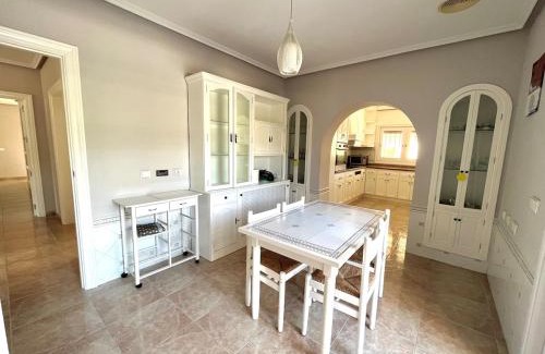 L'Albufereta Villa | Villa de lujo al lado del mar, piscina, garaje wifi, AACC