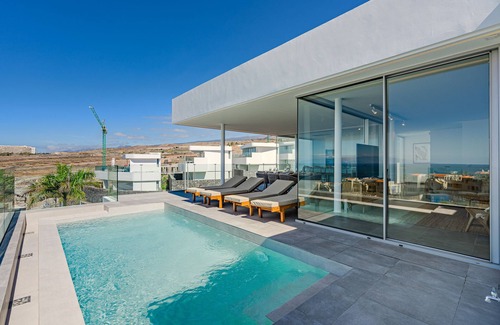 Armenime Villa | Villa de Lujo con Piscina Climatizada y Vistas Espectaculares al mar