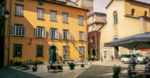 Lucca Historical Center Apartamento | Villa De' Maestri - Historic Centre - Prestigious Attic with a Brand New Elevator!