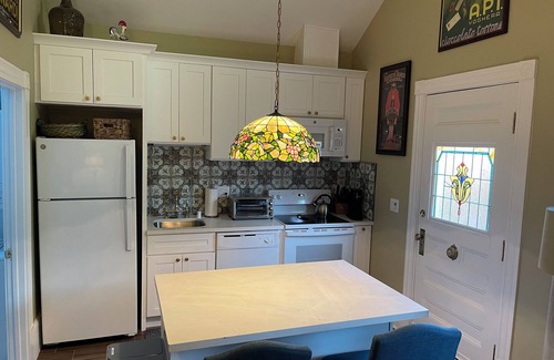 Napa Villa | "Villa De Mar" Extended stay Downtown Napa Retreat. Stroll to All!