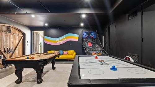 Bermuda Dunes Villa | Villa del Gallo by AvantStay Luxury Group Retreat Pool Putting Green