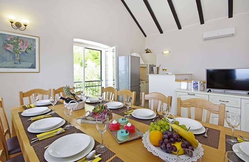 Brsecine Villa | Villa Dias: impresionantes vistas al mar, piscina, sauna y hermosas terrazas para 12 personas.