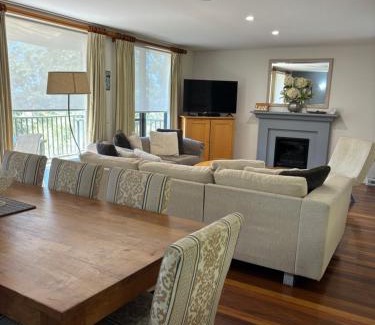 Pokolbin Apartamento | VILLA DION - 3 Bedrooms situated in Cypress Lakes Resort