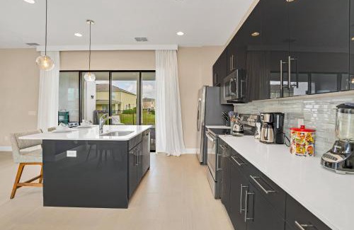 Loughman Casa | Villa Domani 5 Bedroom Home with Pool (2018)