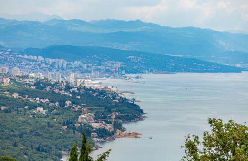 Pobri Apartamento | Villa Dragi with Pool, Sauna, & Whirlpool