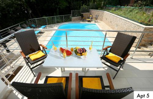 Pobri Apartamento | Villa Dragi with Pool, Sauna, & Whirlpool