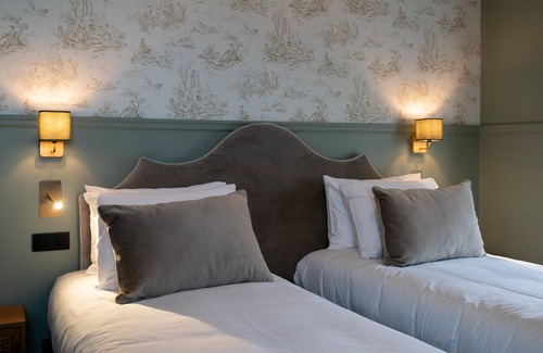 Bievres Hotel | Villa Edmond Hôtel & Spa - Maison Blanche Bièvres