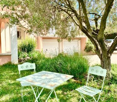 Carpentras Villa | Villa et maisonnette provençales
