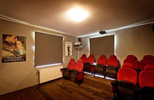 Schutzbach Casa | Villa für 10 Personen im Westerwald mit Kino, Bar, Sauna und Whirlpool