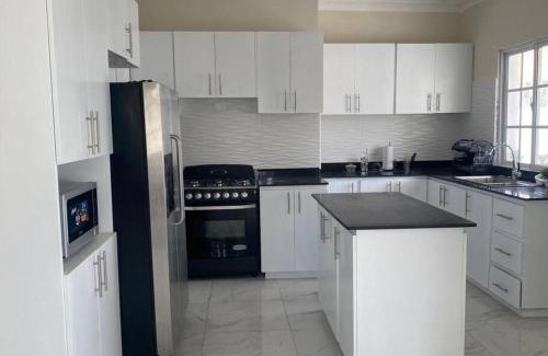 Santo Domingo Este Casa | Villa Familiar con Piscina cerca Av Ecológica