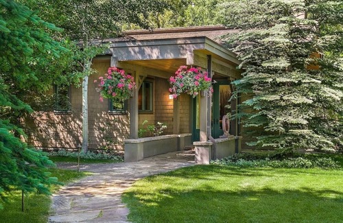 Sun Valley Casa | Villa Fleuve: Tennis Court House. A luxurious property in Sun Valley