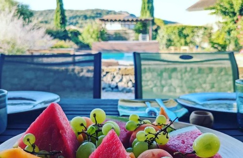 Grospierres Cama Y Desayuno | Villa Font Vive - Chambres d'hôtes éco-labellisées avec cuisine - Confort, calme et vue exceptionnels !