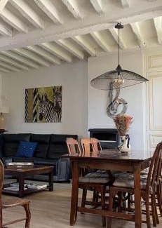 Fontaine-la-Gaillarde Casa | Villa Fontaine avec piscine intérieur chauffée-Maison de campagne Familiale -idéal Vacances ou Séjour Professionnel -3 chambres-Bureau séparé -Lit Bébé - Parking Facile & Gratuit