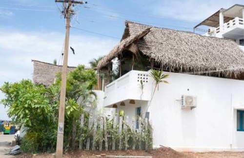 Pondicherry Beach Casa | Villa Frangipani - Sea Front, AC, Wifi