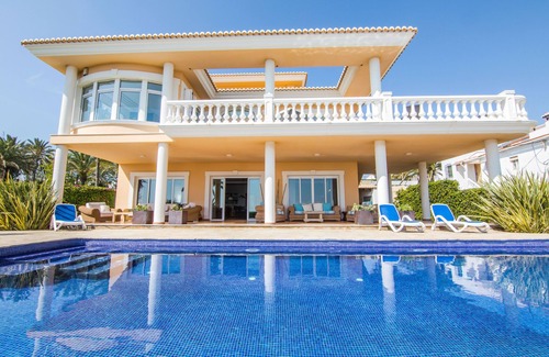 Javea Villa | Villa frente al mar con magníficas vistas, terraza, barbacoa y piscina.