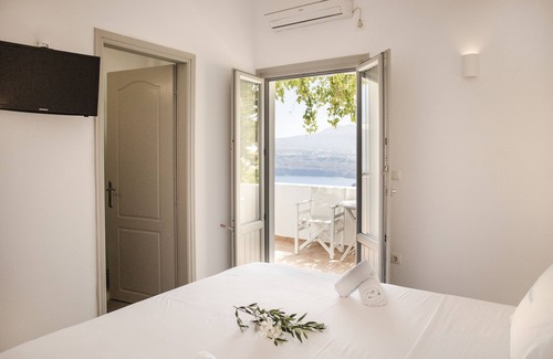 Akrotiri Hotel | Villa Galinia