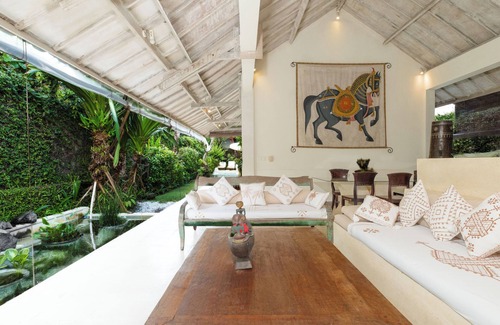 Batubelig Villa | Villa Gembira by Villa Finder