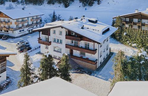 Selva di Val Gardena Apartamento | Villa Genziana