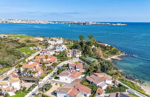 Carrozziere Villa | Villa Giloma by Villa Plus