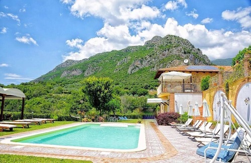 Giungano Casa | Villa Giuncalia D: A welcoming apartment surrounded by the greenery, with Free WI-FI.