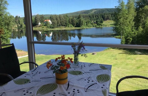 Marbacken Casa | Villa Granhede -sjöläge med badtunna, eldstad med mera