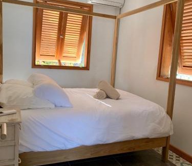 Terre-de-Haut Villa | Villa GRENADINE - CLIM & TERRASSE- Face MER Vue panoramique, les pieds dans l'eau - OFFRE SPECIALE - LES SAINTES