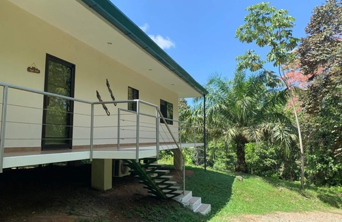 Parrita Casa | Villa Iguana - Hermosa * Nueva Casa * en la Selva con WiFi