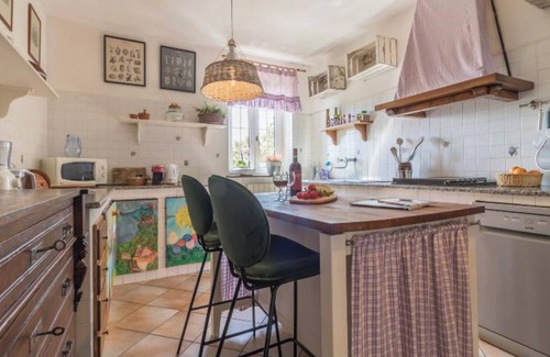 Bolsena Villa | Villa 'Il Giardino Etrusco Bolsena' con vistas al lago, piscina privada y Wi-Fi