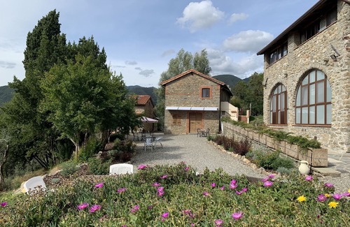 Pontremoli Villa | VILLA ILENIA 24pax, restaurante, gran piscina, WI-FI gratuito, cerca de Cinque Terre