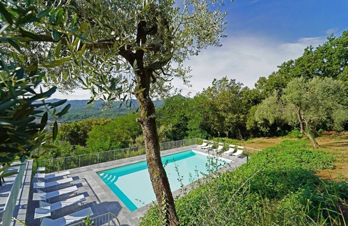 Pontremoli Villa | VILLA ILENIA 24pax, restaurante, gran piscina, WI-FI gratuito, cerca de Cinque Terre