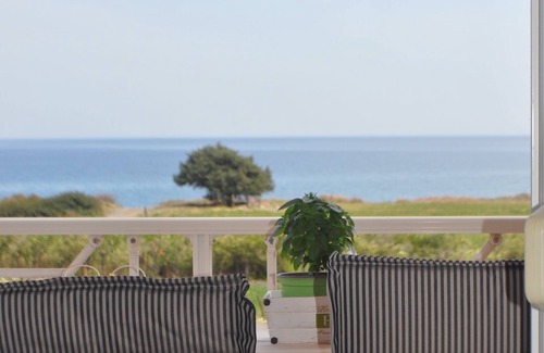 Gennadi Villa | Villa Imerti-PISCINA CLIMATIZADA PRIVADA / JACUZZI SPA & SUNBEDS EN PALM TREES BEACH.