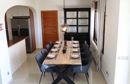 Calonge Villa | Villa en hermosa ubicación con vistas al mar, piscina climatizada, WIFI rápido