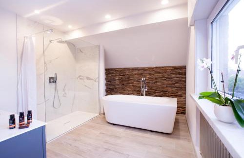 Raversijde Casa | Villa in front of the sea with natural swimming pond