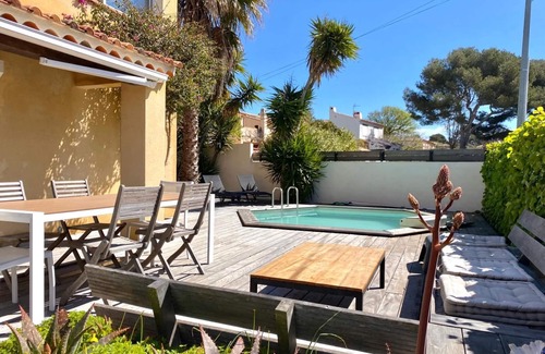 Le Brusc Casa | Brusc Villa cubierta de la piscina del jardín para unas excelentes vacaciones en brusc.